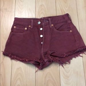 Maroon Levi’s high waisted shorts
